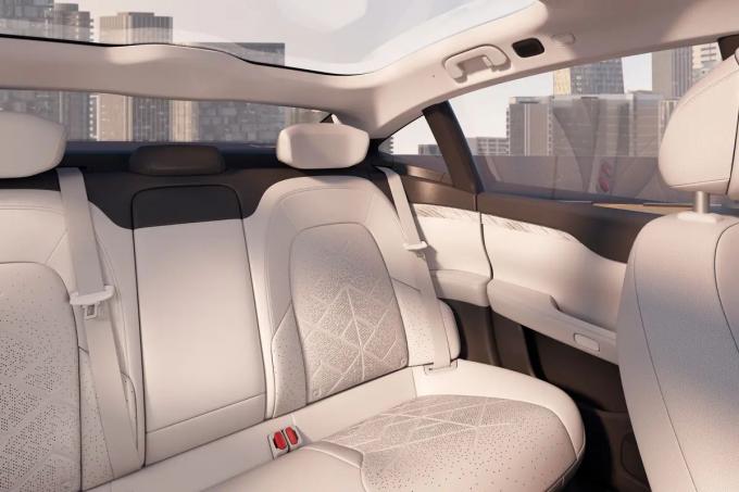 Nio Et7 Vier deuren en vijf zitplaatsen 5